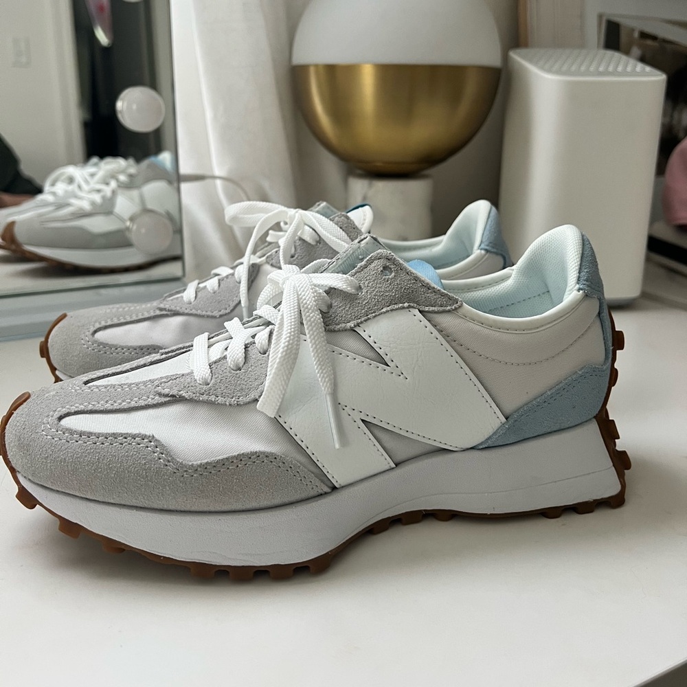 New Balance 327 in Blue/Gray